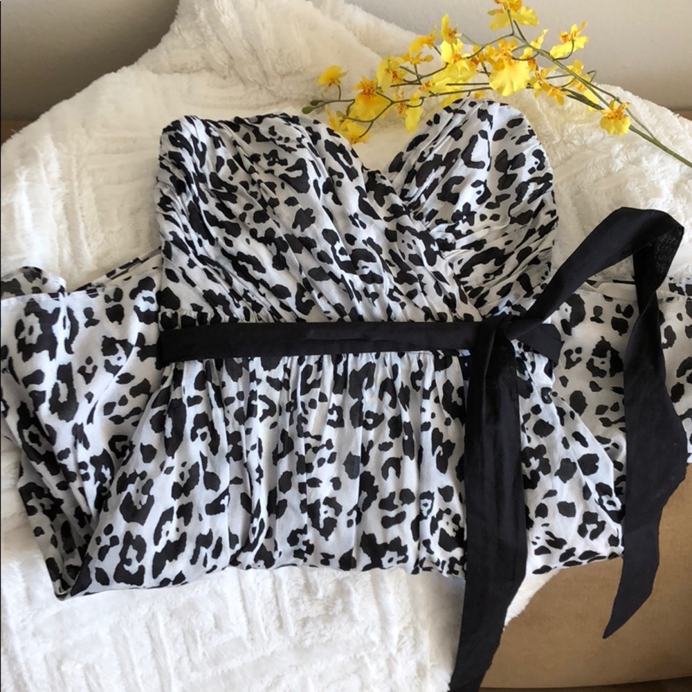 EXPRESS size 4 black & white print strapless dress